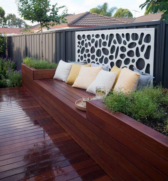 Shimmering deck bench ideas for your outdoor space - 23