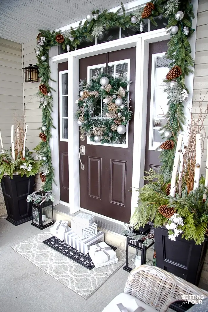 Beautify your front porch with 43 amazing winter decorating ideas - 281