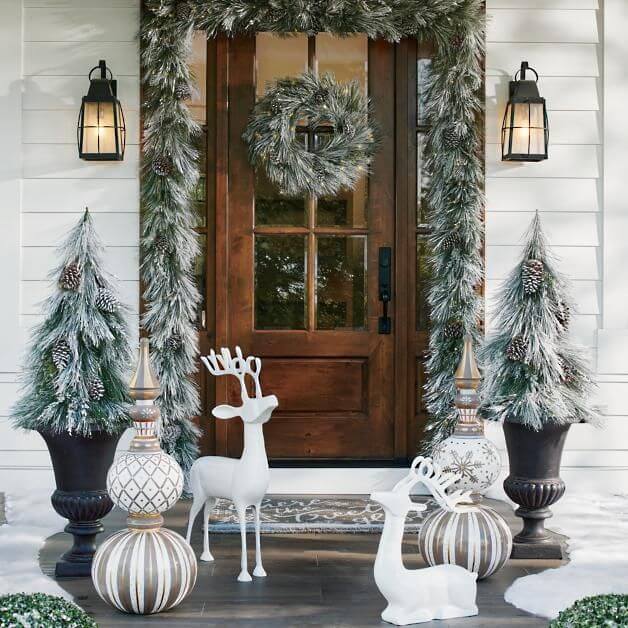 Beautify your front porch with 43 amazing winter decorating ideas - 289
