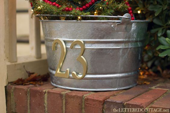 29 DIY rusty metal bucket ideas - 205