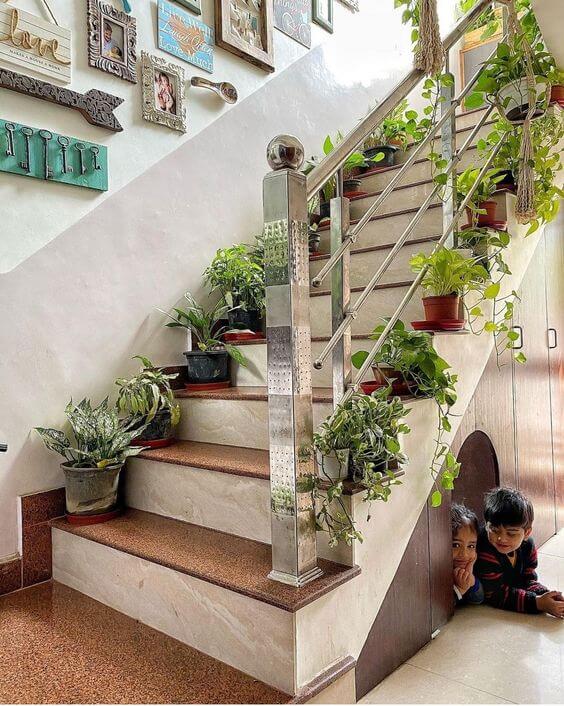 34 eye-catching stair decor ideas with plants - 263