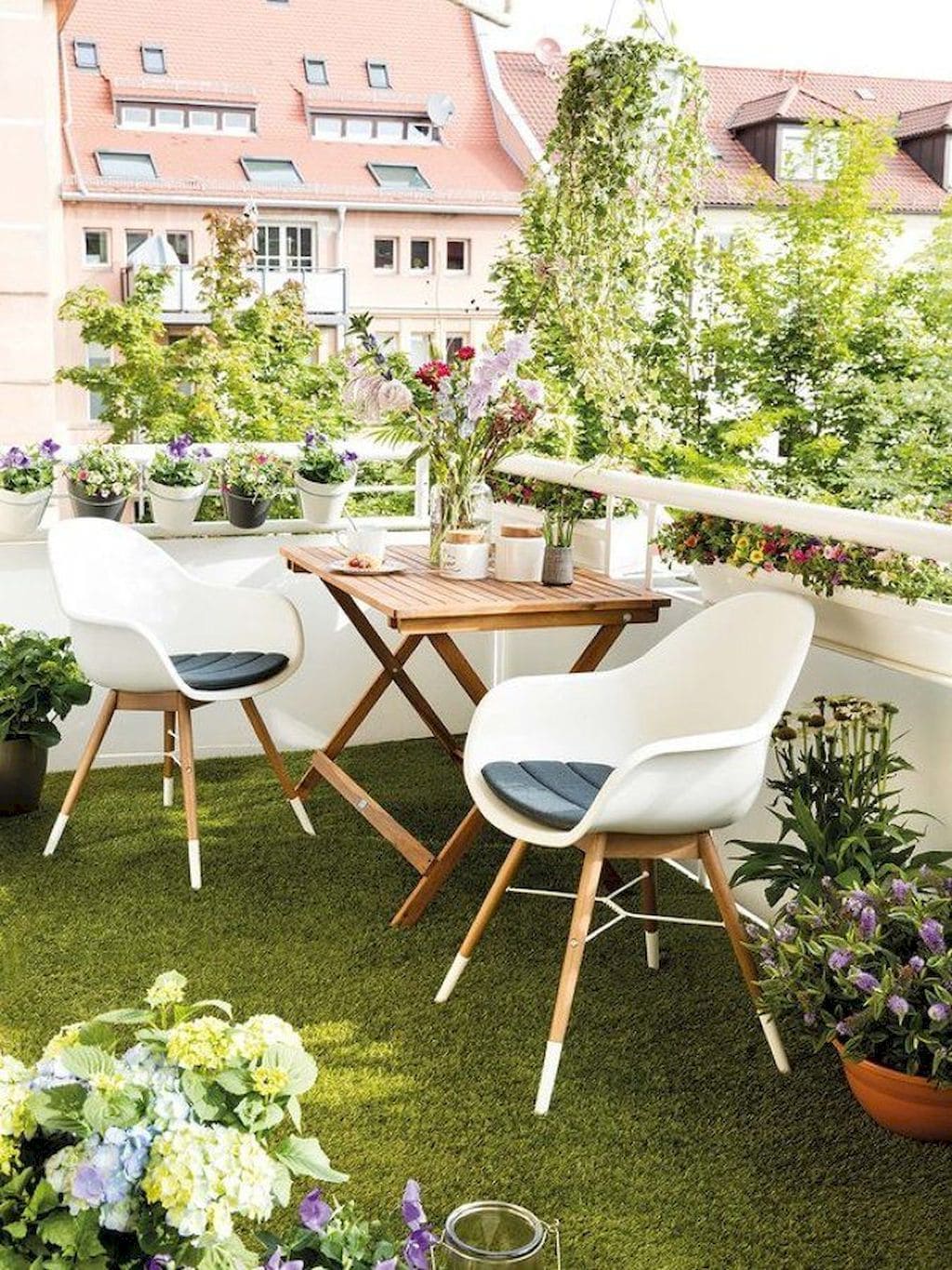 24 charming and cozy balcony garden ideas for your apartment - 85