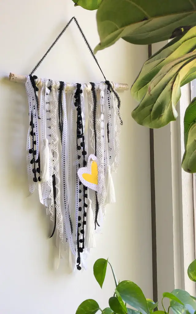 31 inexpensive DIY wall hanging ideas to transform your walls - 243