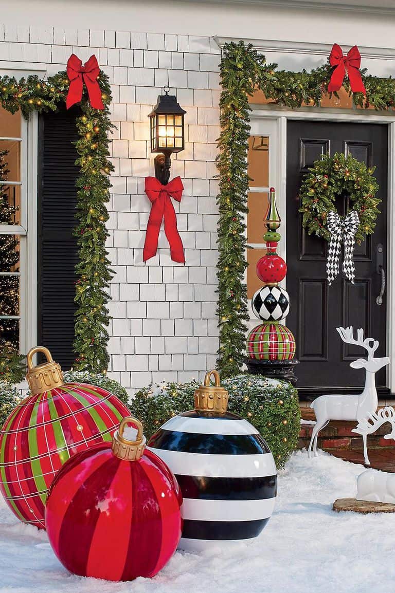 Beautify your front porch with 43 amazing winter decorating ideas - 323