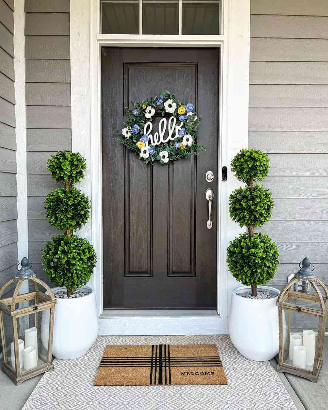 Beautify your front porch with 43 amazing winter decorating ideas - 337