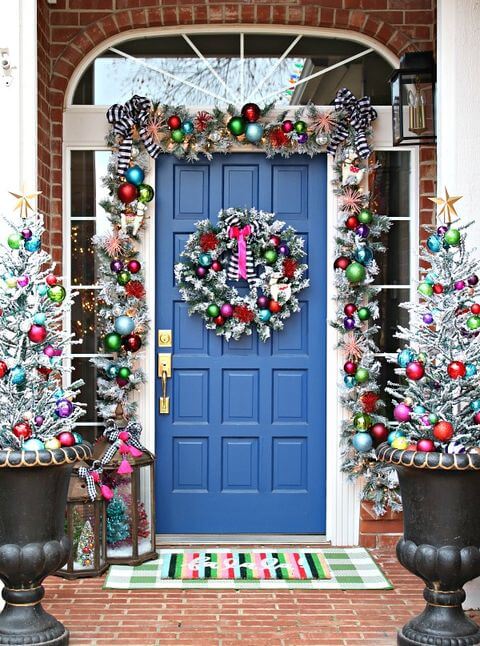 Beautify your front porch with 43 amazing winter decorating ideas - 269