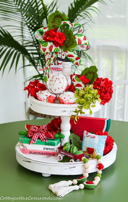 21 Attractive Summer Decorating Ideas for Tiered Trays - 73