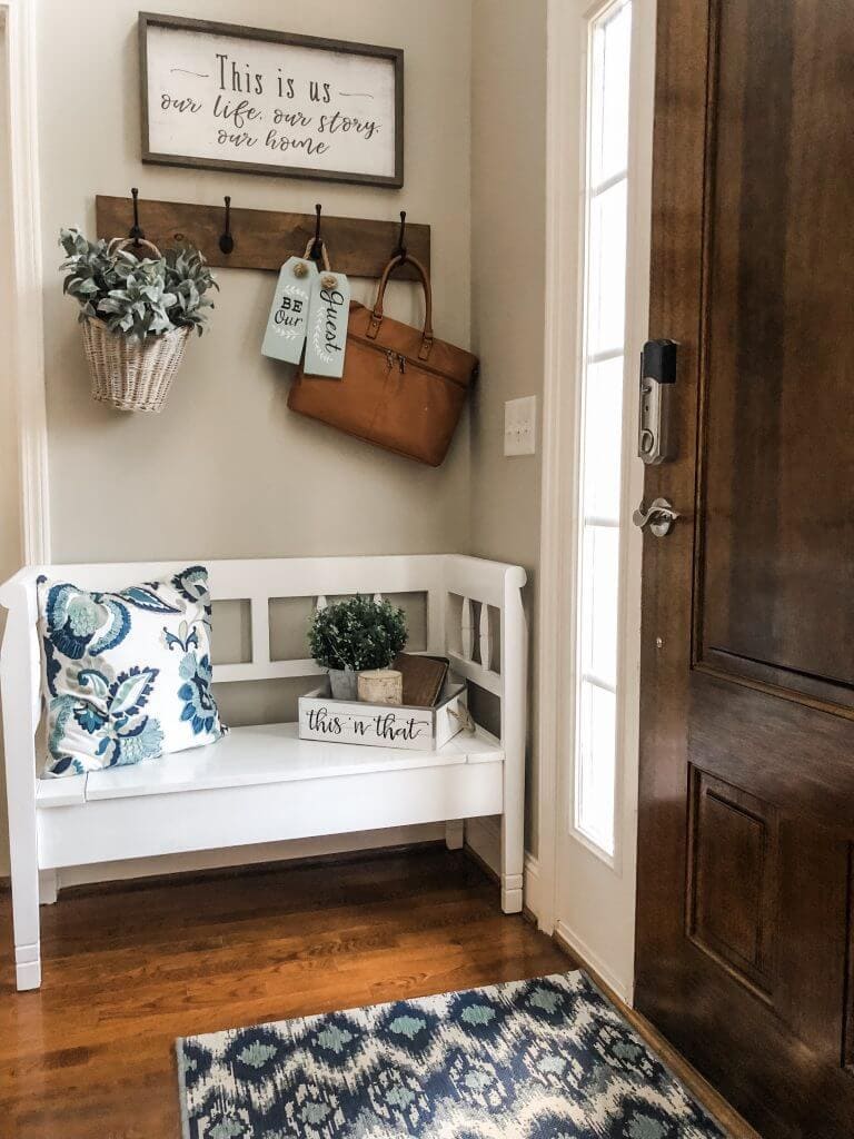 Rustic entryway decorating ideas to welcome your guests - 69