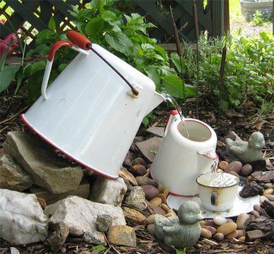 23 DIY ideas to use old teapots for home and garden - 165