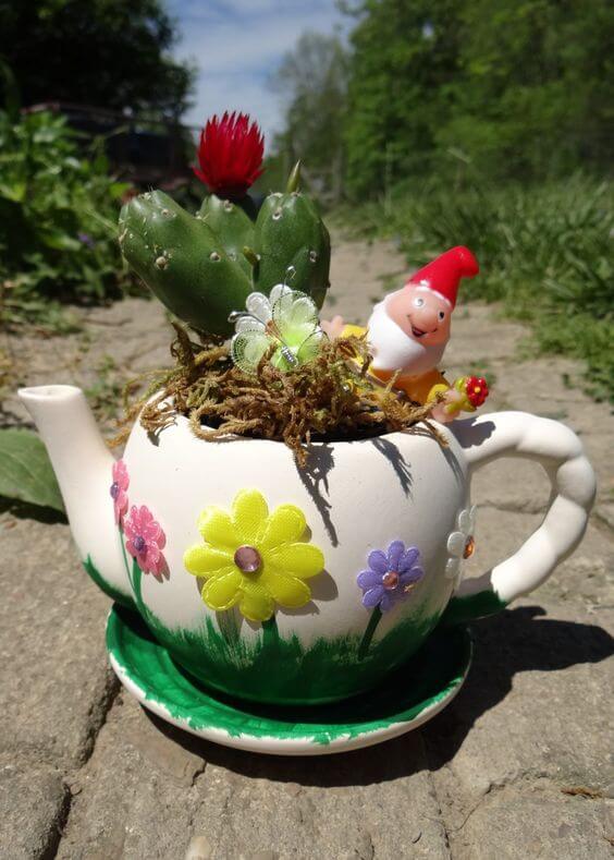23 DIY ideas to use old teapots for home and garden - 167