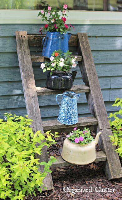 23 DIY ideas to use old teapots for home and garden - 189