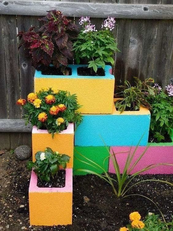 22 Awesome Cinder Block Garden Ideas - 155