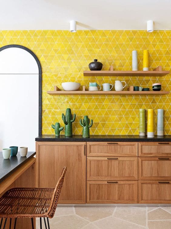 23 wall ideas with bold yellow accents to brighten up your house - 69