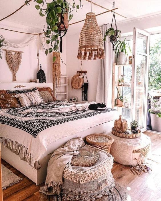 30 cozy beautiful boho bedroom decorating ideas for the winter months - 125