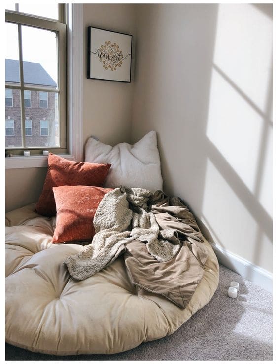 25 inspirational ideas for cozy pillow corners - 167