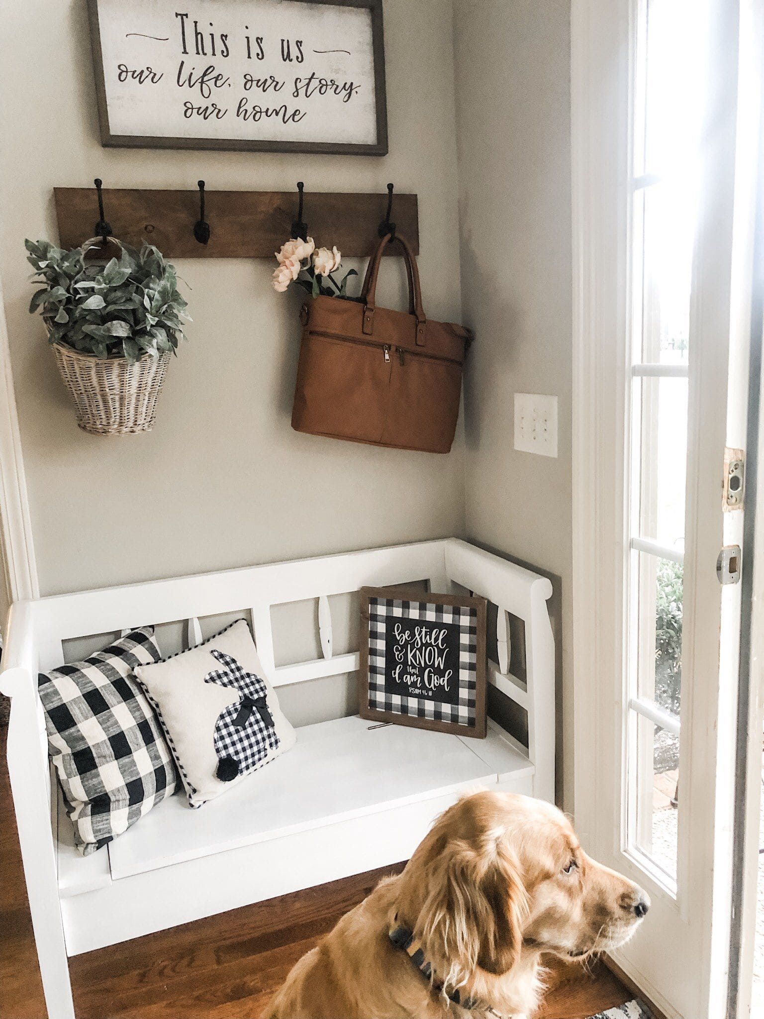 25 cozy and welcoming farmhouse entryway ideas - 77