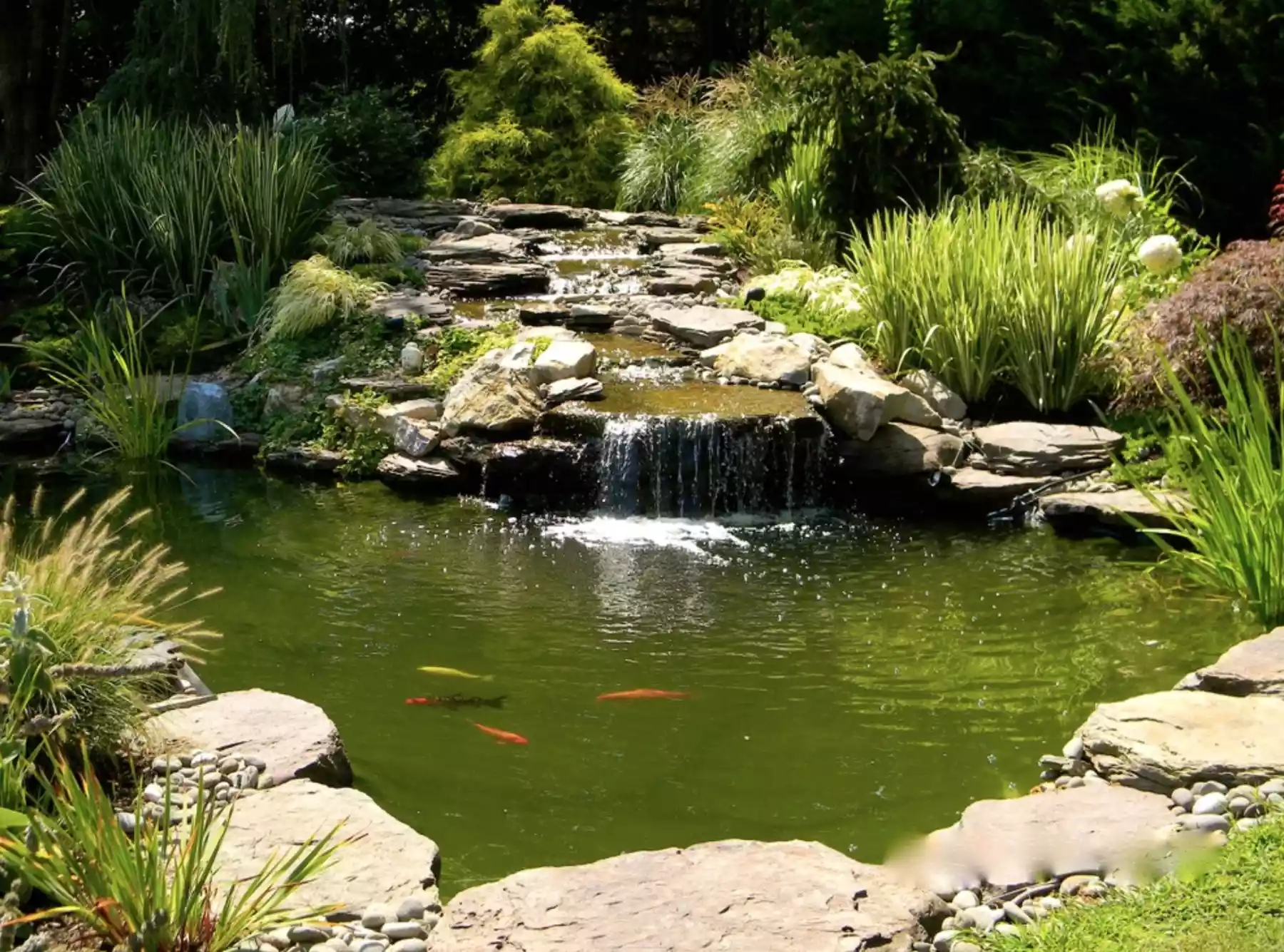 22 beautiful garden ponds with waterfalls - 77