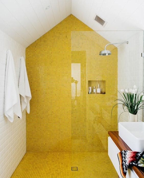 23 wall ideas with bold yellow accents to brighten up your house - 85