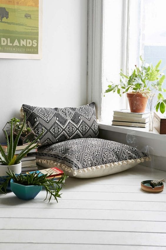 25 inspirational ideas for cozy pillow corners - 191