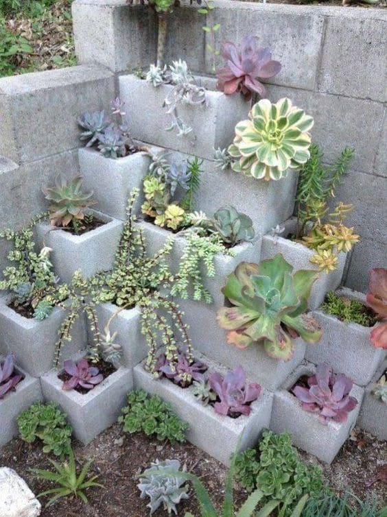 22 Awesome Cinder Block Garden Ideas - 143