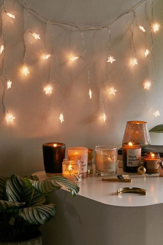25 Gorgeous Bedroom String Lights Ideas - 109